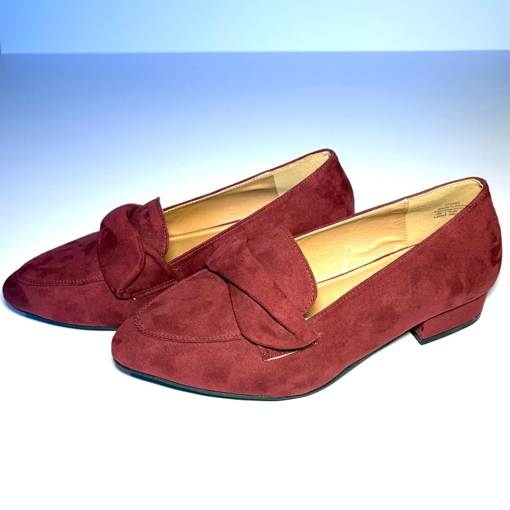 Penningtons burgundy Loafers with Bow like accent, low heel, Sz 8.5 WW, like new - Picture 9 of 9